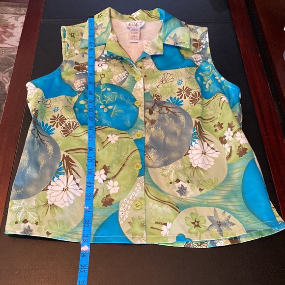 Size 14 sleeveless shirt. - Picture 5 of 7